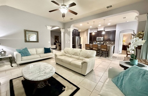 South Side House | Spacious 4BR, 2.5BA home just 15 mins from the beach! Features a 3-car garage, fast Wi-Fi, smart TVs, and a fully equipped kitchen. Quick access to the highway, hospitals, and shopping. Perfect for families, travel nurses, or long-term stays. Enjoy t