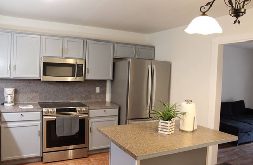 Southside House | Spacious 4BR/2BA Near Amazing Restaurants, Alamo, Riverwalk, Missions & Downtown