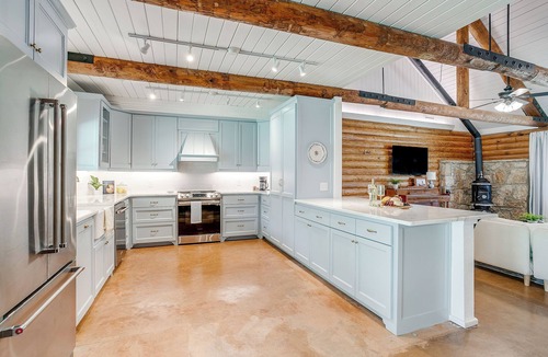 Weatherford House | Spacious 4BR Cabin Retreat w/Modern Upgrades, Peaceful Trees & Near Lake