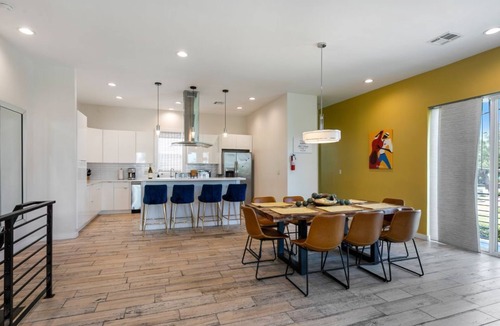 Mid-City House | Spacious 4BR Home w/Pool & Parking !