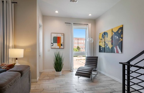 Mid-City House | Spacious 4BR Home w/Pool & Parking !