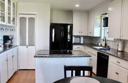 Myra House | Spacious 4BR ranch for up to 13 on 5 private acres near Saint Jo wineries. Features firepit, chef’s kitchen, wine lounge, Smart TV, and pet-friendly options—perfect for family trips and wine weekends.