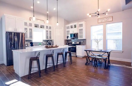 Cedar Crest House | Spacious 4BR Retreat Near Downtown, Bishop Arts & Dallas Zoo