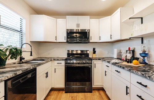 Sweetbriar House | Spacious 4BR SoCo Retreat by Barton springs, Zilker❤️ Near Downtown