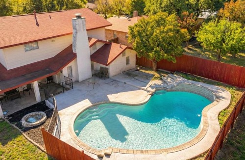 Medical Center District House | Spacious 4BR with Private Pool, Near Six Flags