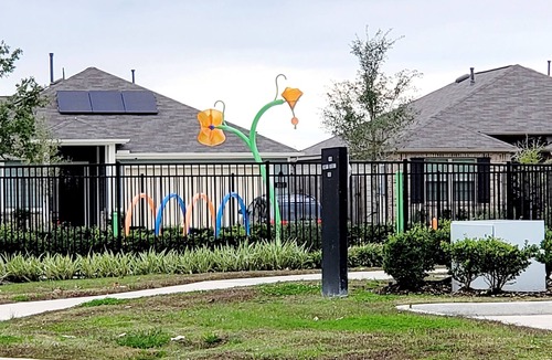 Alvin House | Spacious 5/3 home in quiet neighborhood