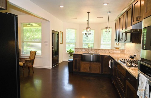Mansfield House | Spacious 5-bedroom house in marvelous Mansfield with AC