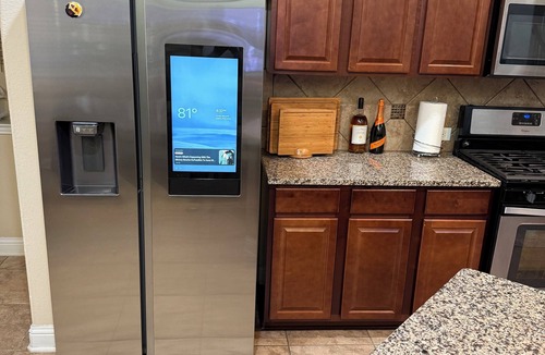 Iowa Colony House | Spacious 5-bedroom house in charming Rosharon with WiFi and fitness room