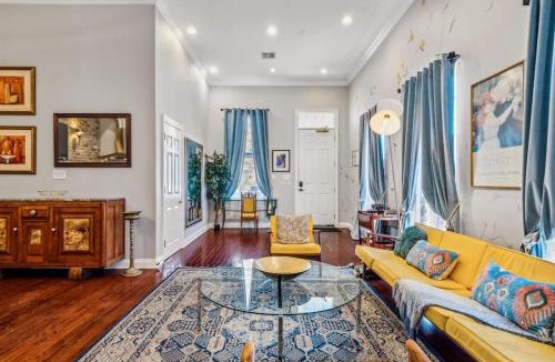 Faubourg Lafayette Villa | Spacious 5BR 3BA Villa with Private Courtyard and Heated Pool