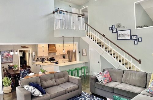 Country House | Spacious 5BR Family Home w/Pool EXCELLENT LOCATION 5- Star experience!