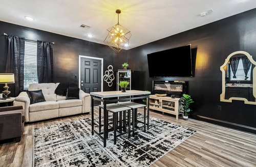 Saint Claude Apartment | Spacious 5BR NOLA Loft, Perfect for Groups, King Bed