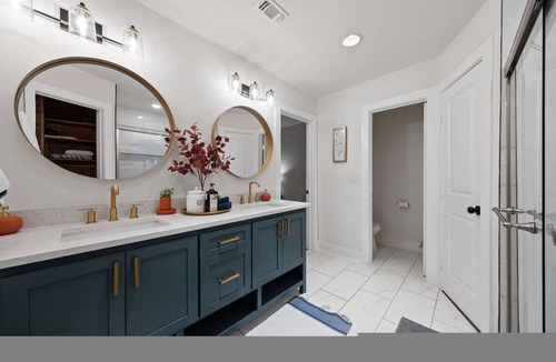 North San Antonio - SAT House | Spacious 6 Bed House Airport Pet Friendly AFB