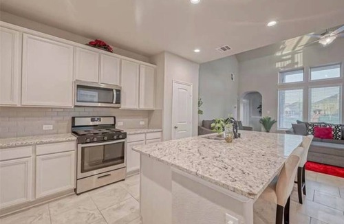 Missouri City House | Spacious 6-bedroom house with lake in beautiful Missouri City