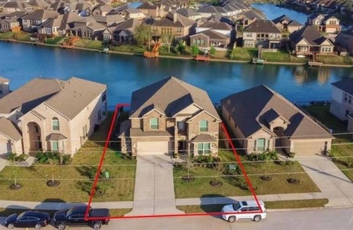 Missouri City House | Spacious 6-bedroom house with lake in beautiful Missouri City