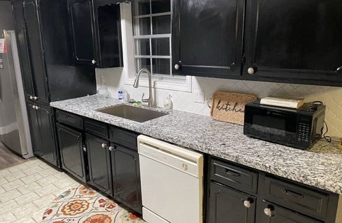Orange House | Spacious 6-bedroom Home Perfect for Large Groups!