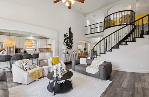McKinney House | Spacious 6BR Villa for 14 · Home Theater, Game Loft & Gym · 10 Min to Universal