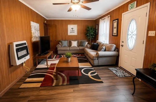 Shreveport House | Spacious 7-Bed Corporate Housing