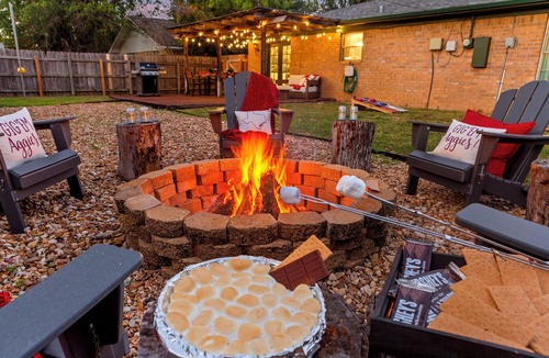 Southwood Valley House | Spacious Aggie House, 10 min to A&M, Sleeps 10