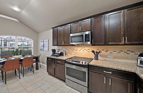 Cross Roads House | Spacious Backyard Fire Pit Near PGA Frisco, Universal Kids & Wedding Venues