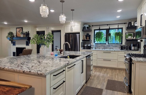 Lowell House | Spacious Beaver Lake Retreat - 4BR Home with Game Rooms - Sleeps 14