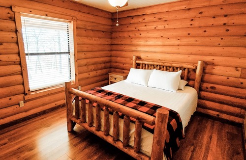 Sulphur Cabin | Spacious cabin in rural area close to Turner Falls and Chickasaw National Park