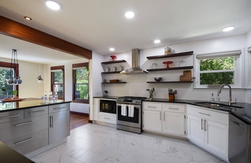 Tarrytown House | Spacious Charmer Sleeps 12 w/heated pool Dtown Austin