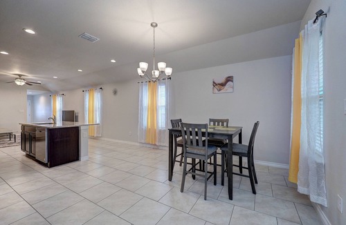 South Side House | Spacious Coastal Retreat · Sleeps 6 · Free WiFi
