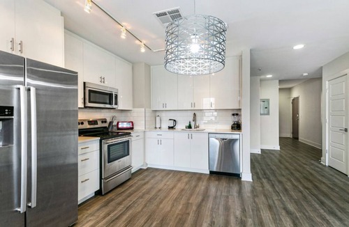 Central Business District Hotel | Spacious Condo in California Building