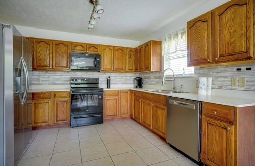 DeRidder House | Spacious, Convenient! DeRidder Home w/Fenced Yard