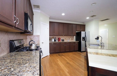 Willow Meadows/Willowbend Area House | Spacious Family Gem: Near NRG Stadium-Med Center - Pool Table - BBQ -11guests