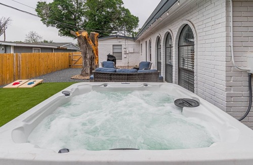 Shearer Hills - Ridgeview House | Spacious Family Retreat- Hot Tub, Games & Fire Pit