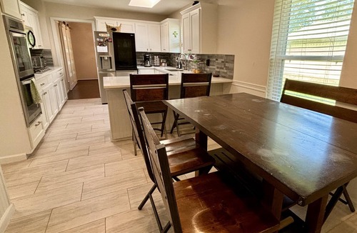 Carrollton House | Spacious Family Retreat, Fast WiFi and Minutes to Everything