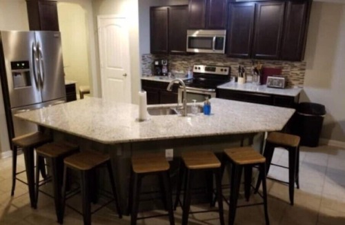 Southside House | Spacious home for a family getaway to San Antonio. Close to everything!