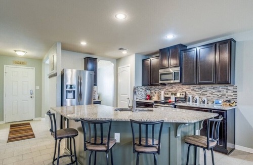 Southside House | Spacious home for a family getaway to San Antonio. Close to everything!