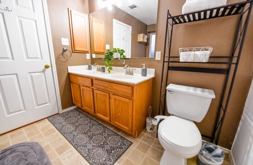 Parkwood House | Spacious Home in a Quiet Neighborhood - with HOT TUB! - Central SA