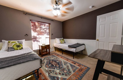 Parkwood House | Spacious Home in a Quiet Neighborhood - with HOT TUB! - Central SA