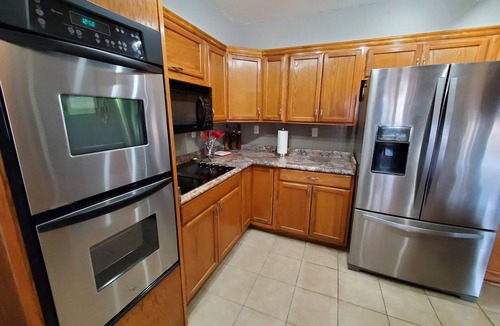 Kingston House | Spacious home with Billiard Poker Ping Pong tables,Hot Tub & More on Lake Texoma