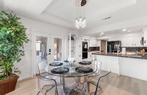 Lake Highlands House | Spacious Home with Heated Pool & Billiard sleep 18