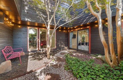 Lake Highlands House | Spacious Home with Heated Pool & Billiard sleep 18