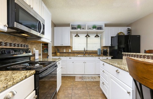 Heritage House | Spacious Home with Pool Sleeps 10 Near Lackland BMT Graduation Family Friendly