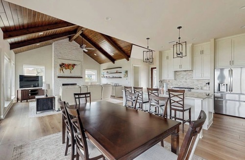 Point Venture House | Spacious house w/ping-pong and pool table, balcony with water and sunset view