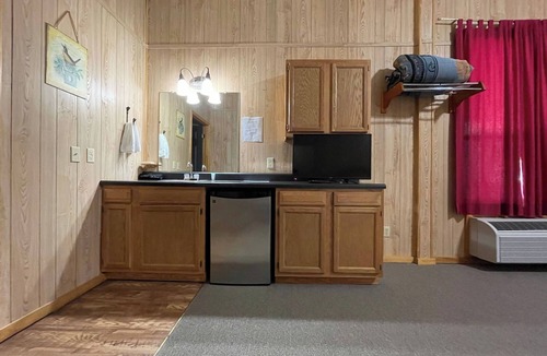 Zwolle Cabin | Spacious Lodge Retreat | Sleeps 24 | 8 Suites | Decks, Pond Views & Gathering Spaces