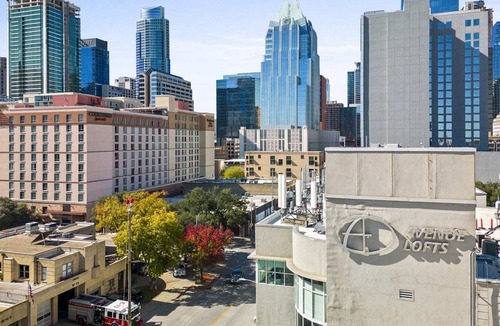 Downtown Austin Apartment | Spacious Loft on 5th St