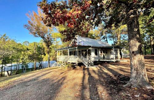 Zwolle House | Spacious Luxury Cabin with Resort Amenities Near Zwolle, LA