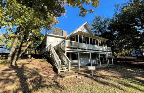 Zwolle House | Spacious Luxury Retreat with Fire Pit & Resort Amenities Near Zwolle, Louisiana