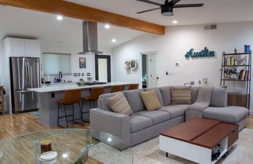 Windsor Hills House | Spacious Modern 3BD/2BA 10-min drive to DT/Domain