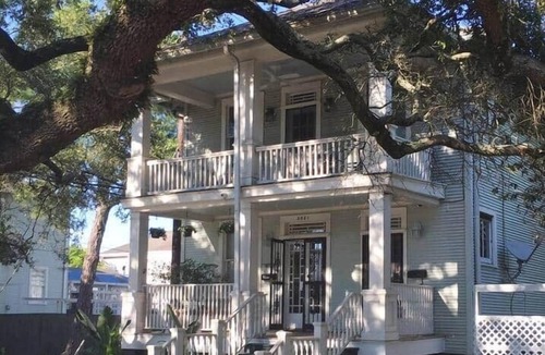 Broadmoor Apartment | Spacious Napoleon Avenue Mardi Gras Apartment