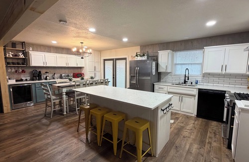 Prairie Creek House | Spacious newly renovated family-sized home .5 mi Prairie Creek Marina, Rogers