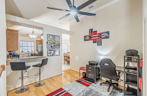Far North Dallas House | Spacious North Dallas 3BR 2BA Home with 2 Living Areas, Great for Work or Family
