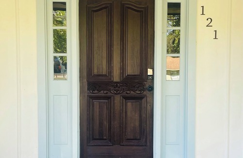 Fairbanks House | Spacious Oak Retreat - Sleeps 9 - Arcade Fun